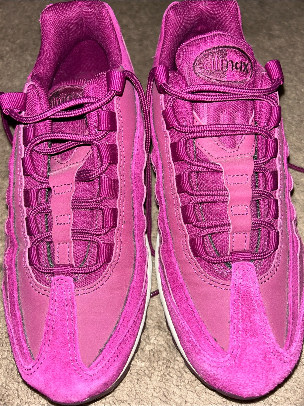 Nike Air Max wine color